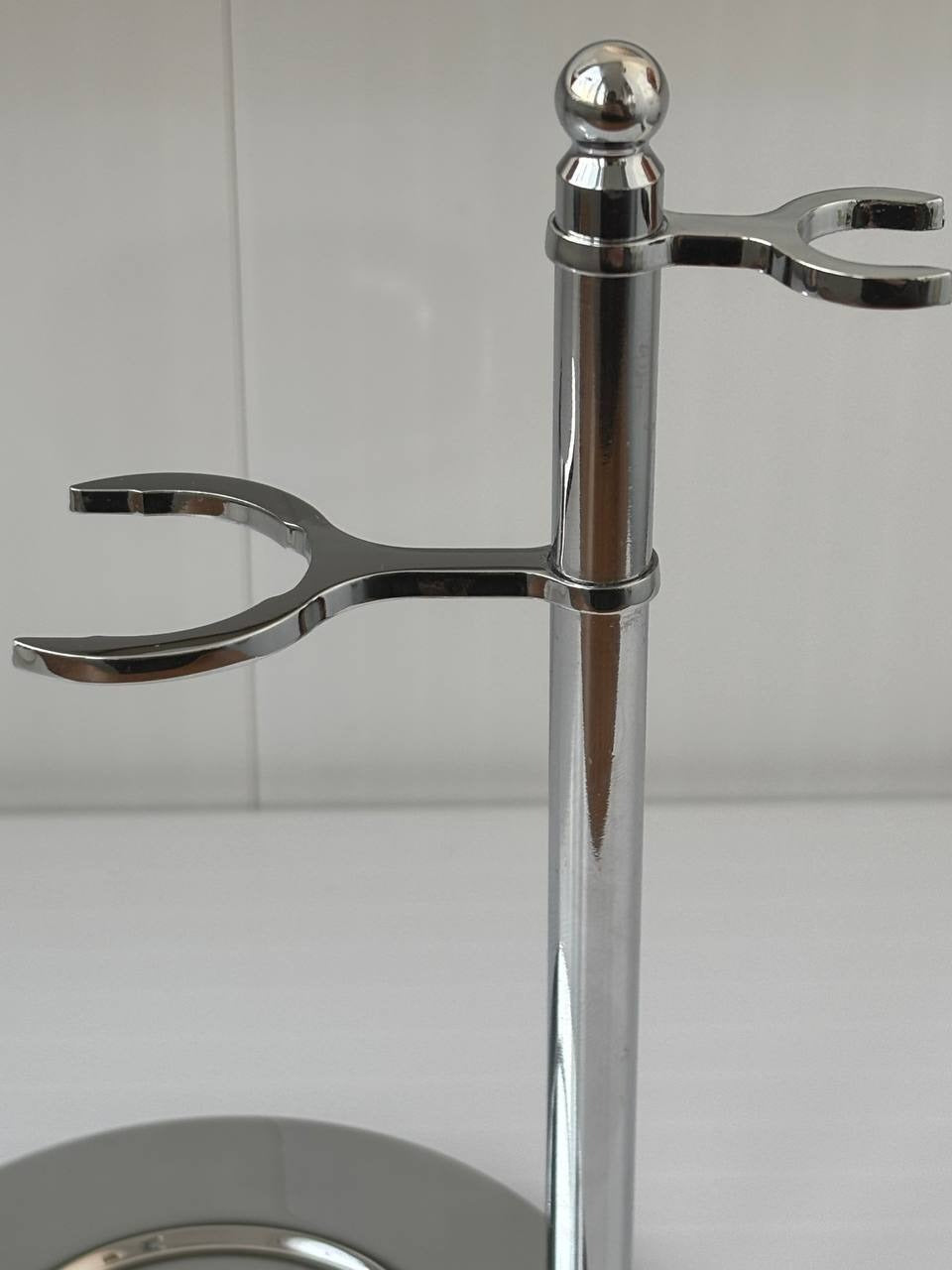 Tıraş Makinesi ve Sakal Fırçası Standı Modern Tasarımlı Ağırlıklı K-20 Çinko Gövde