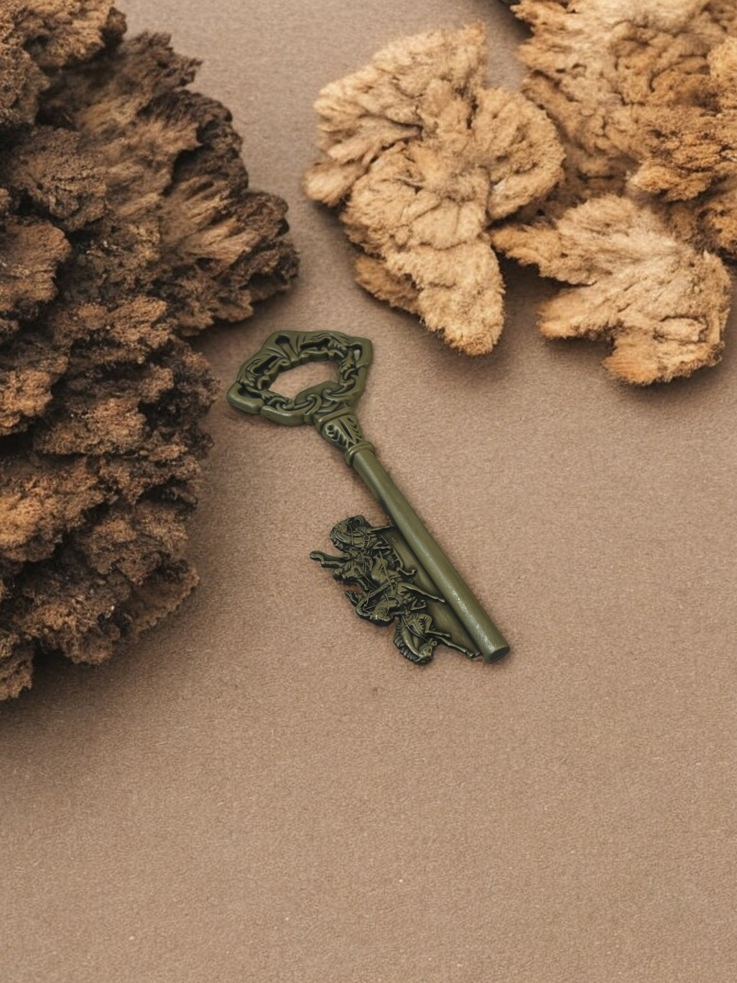 
Attariye Büyük Kapı Anahtarı Şişe Açacağı Duvar Dekor Vintage Avrupa Tasarım Pirinç 18 cm SA-102