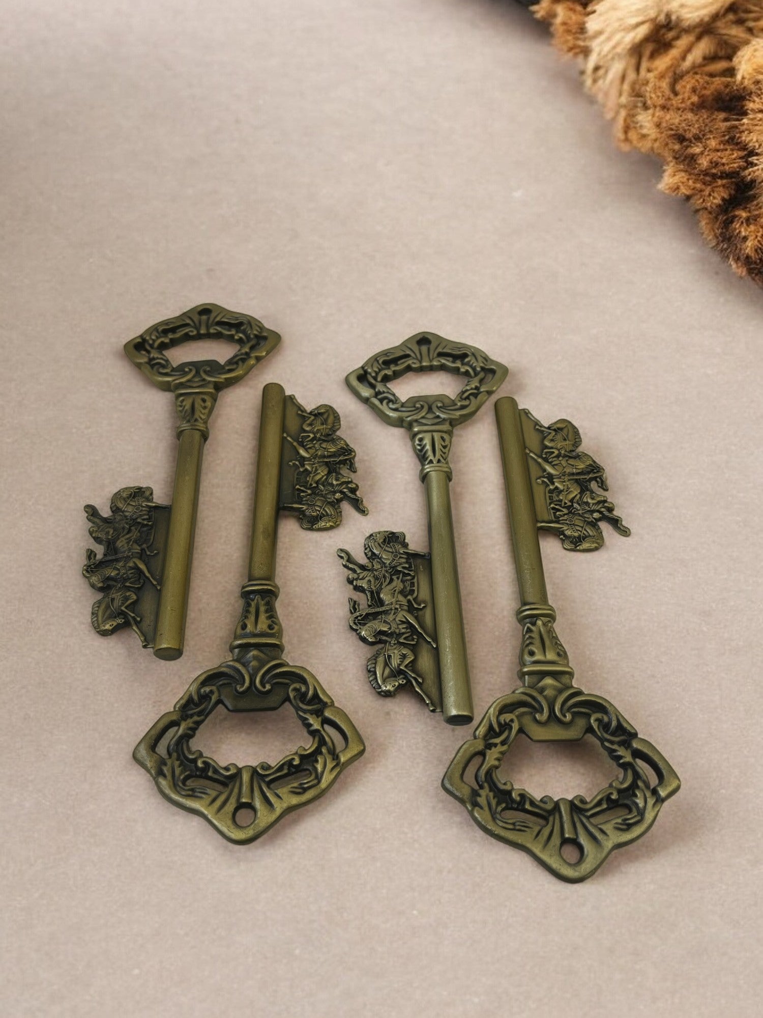 
Attariye Büyük Kapı Anahtarı Şişe Açacağı Duvar Dekor Vintage Avrupa Tasarım Pirinç 18 cm SA-102